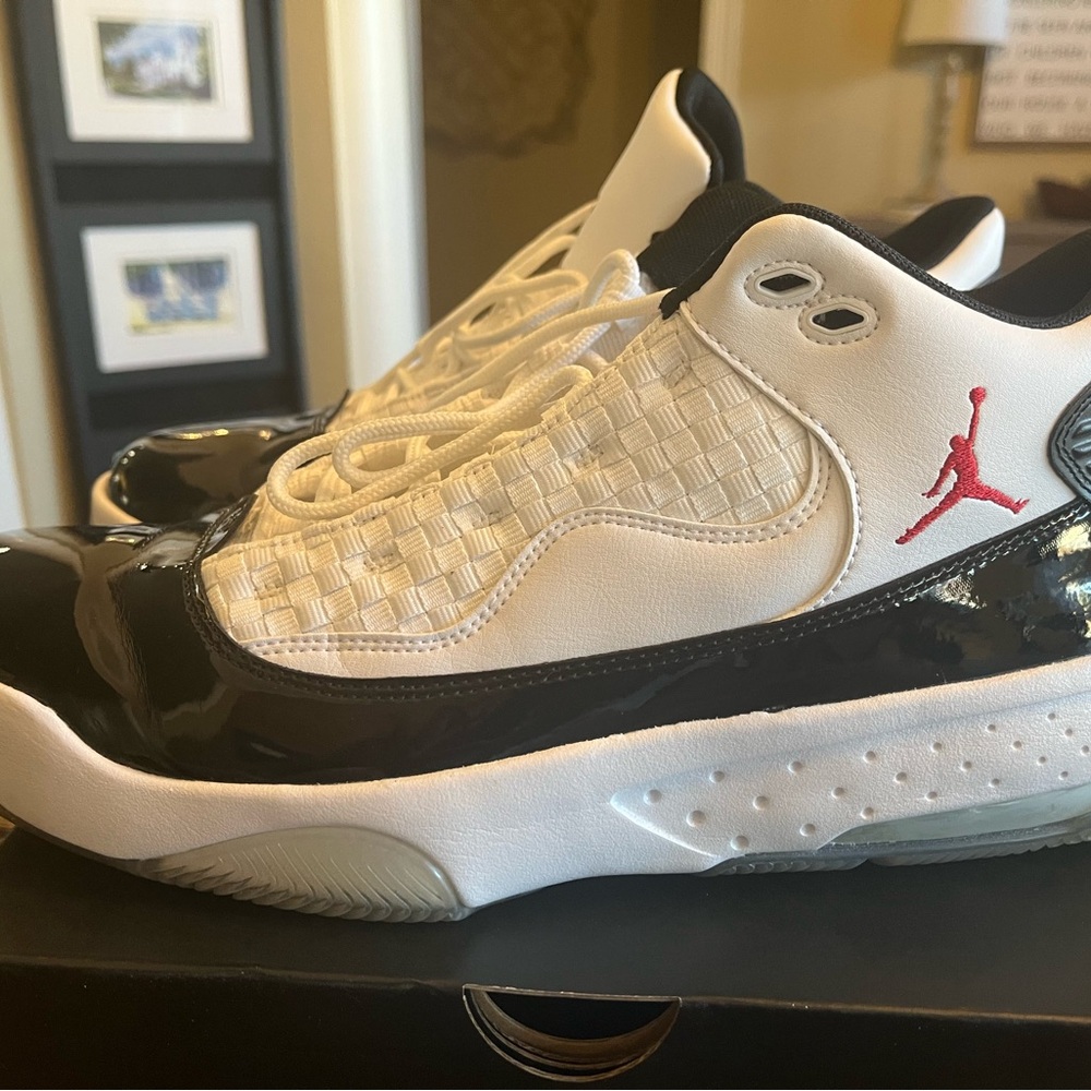 Jordan Max Aura 2 Size 11 — Excellent Condition — Original Box Included